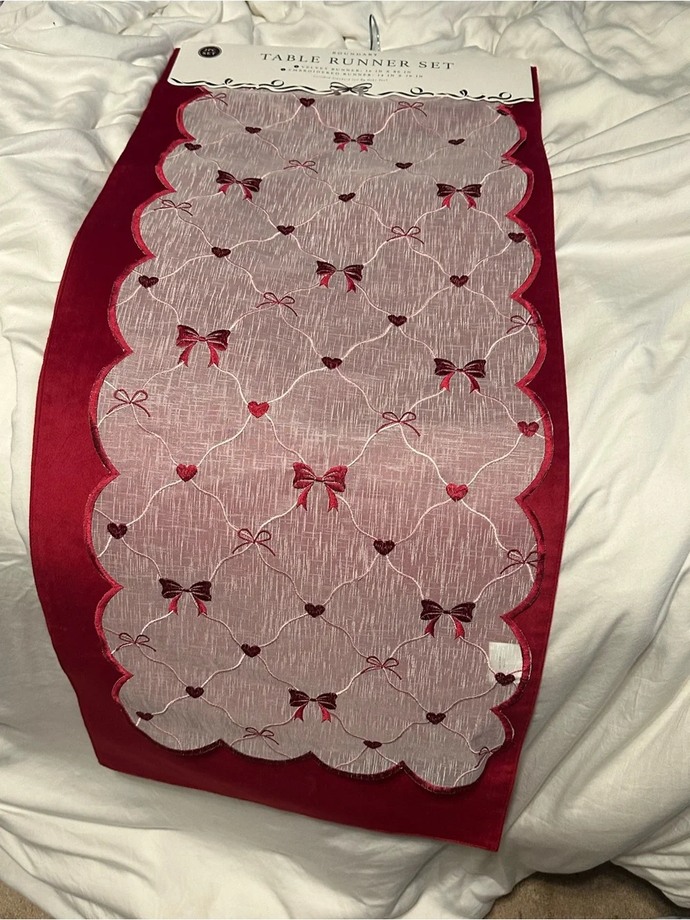Red Embroidered Table Runner Set - Elegant Holiday Design